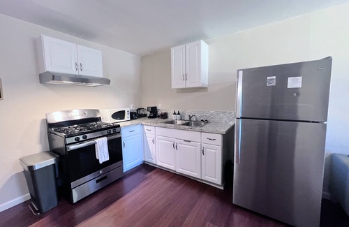 Grantville Cabaña | Calligraphy guest suite w/private deck & entrance