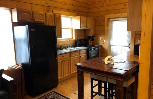 Monteagle Cabina | Calming Cabin: Relaxing | Park-Like | Close to Hikes, Waterfalls, The Caverns