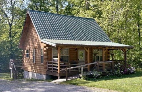 Monteagle Cabina | Calming Cabin: Relaxing | Park-Like | Close to Hikes, Waterfalls, The Caverns