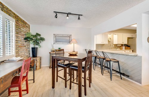 Carefree Condominio | Calming condo with pool, fireplace, fast WiFi & W/D - golf nearby