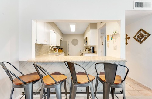 Carefree Condominio | Calming condo with pool, fireplace, fast WiFi & W/D - golf nearby