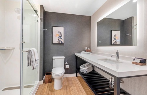 Burbank Hotel | Cambria Hotel Burbank Airport