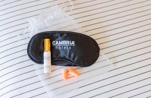 Burbank Hotel | Cambria Hotel Burbank Airport