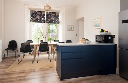 Berwick-upon-Tweed Casa | Cambridge House - Sleeping 8 Guests in 4 Bedrooms