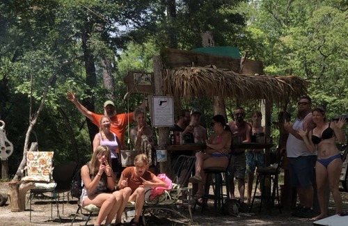 Vernon Alquiler De RV | Camp directly on the river