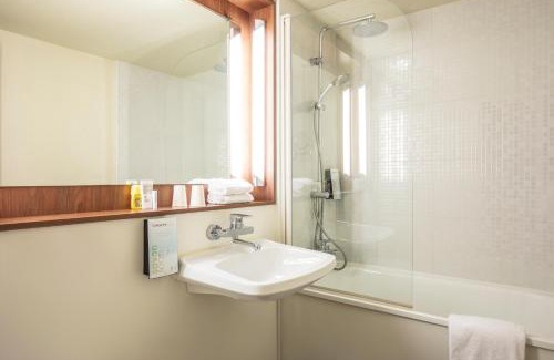 Saint-Germain-les-Corbeil Hotel | Campanile Evry Est - Saint Germain les Corbeil