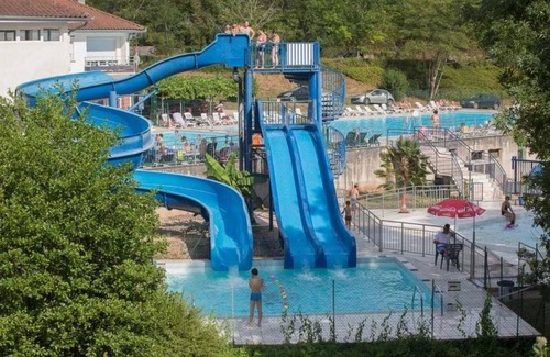 Collonges-la-Rouge Casa | Camping 3 étoiles - eeiici