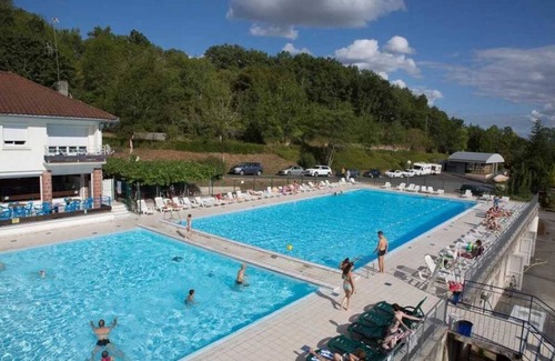 Collonges-la-Rouge Casa | Camping 3 étoiles - eeiici