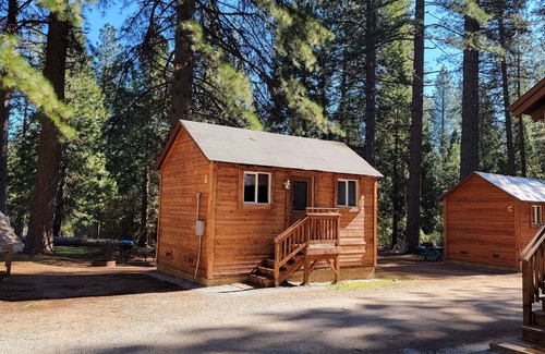 Shingletown Alquiler De RV | Camping Cabin A at Bigfoot Lodging Lassen