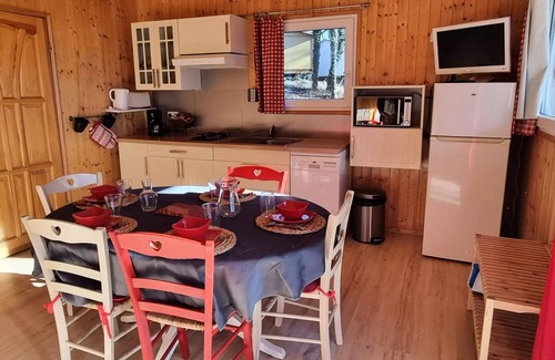 Peyrignac Chalet De Esquí | Campsite LA GARENNE *** - 15 Chalet Les Pivoines 40m2 + TV + Covered terrace+ Dishwasher 5 people