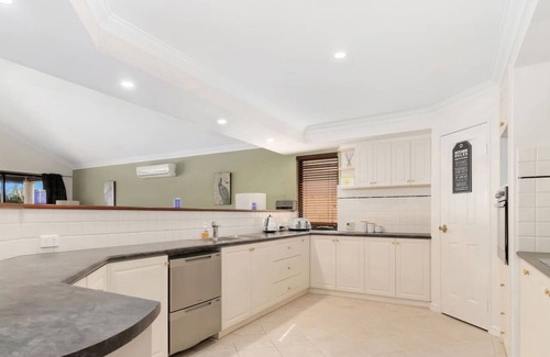 South Yunderup Casa | Elegancia del canal en Yunderup