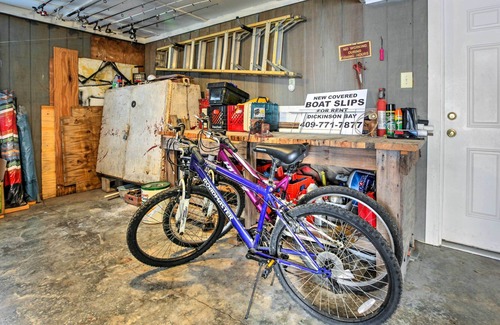 Dickinson Cabaña | ¡NUEVO! Canalfront San Leon Apt -Por Kemah & Galveston