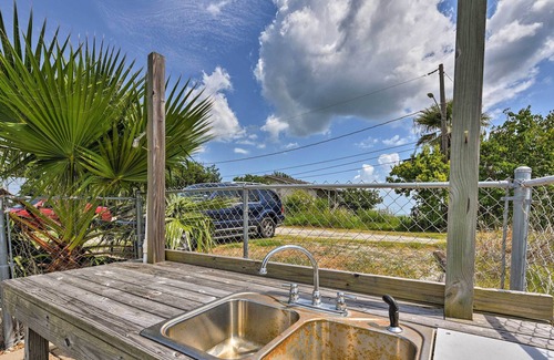 Dickinson Cabaña | ¡NUEVO! Canalfront San Leon Apt -Por Kemah & Galveston