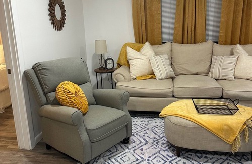 Higgston Cabaña | Canary Cottage in Beautiful Ailey, GA