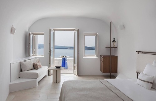 Oia Hotel | Canaves Ena - Small Luxury Hotels of the World