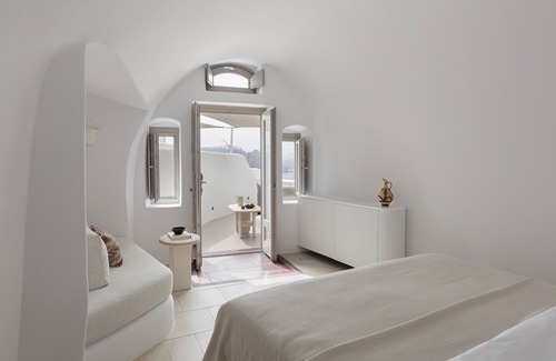 Oia Hotel | Canaves Ena - Small Luxury Hotels of the World