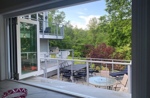 Danbury Casa | Candlewood Lake Perfection: Casa grande con piscina en el lago con capacidad para 13-19.