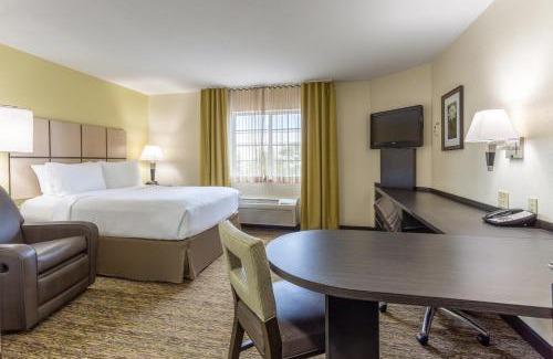 Aurora Hotel | Candlewood Suites Aurora-Naperville by IHG