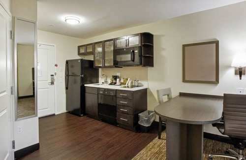 Brighton Hotel | Candlewood Suites Brighton by IHG