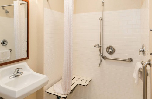 Central Business District Hotel | Candlewood Suites Downtown by IHG