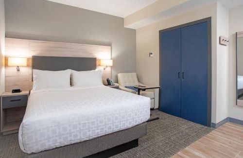 Zapopan Hotel | Candlewood Suites - Guadalajara Galerias by IHG