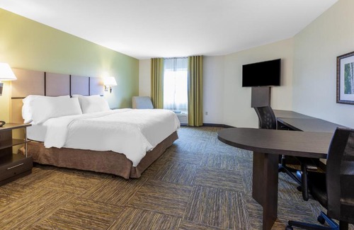 Kalamazoo Hotel | Candlewood Suites Kalamazoo by IHG