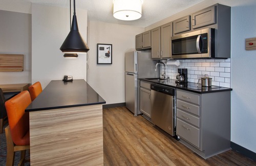 Kenosha Hotel | Candlewood Suites Kenosha – Pleasant Prairie by IHG