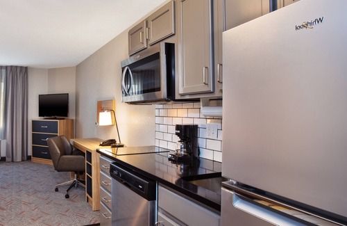 Kenosha Hotel | Candlewood Suites Kenosha – Pleasant Prairie by IHG