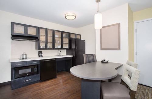 Pueblo Hotel | Candlewood Suites Pueblo by IHG