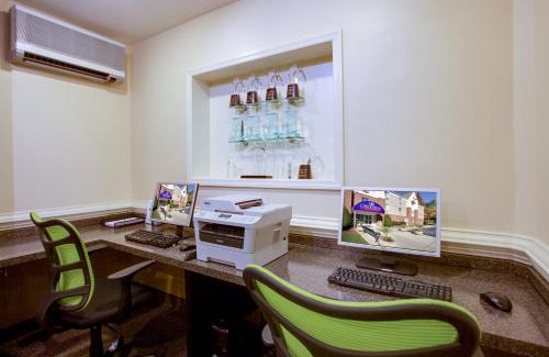 Crabtree Hotel | Candlewood Suites Raleigh Crabtree by IHG