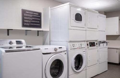 Rockford Hotel | Candlewood Suites Rockford by IHG