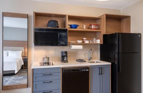 Rockford Hotel | Candlewood Suites Rockford by IHG