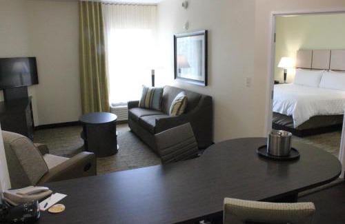 Valdosta Hotel | Candlewood Suites Valdosta Mall by IHG