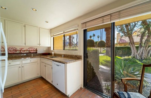 Canyon View Estates Condominio | Canyon Villas Condo in south Palm Springs with majestic mountain views