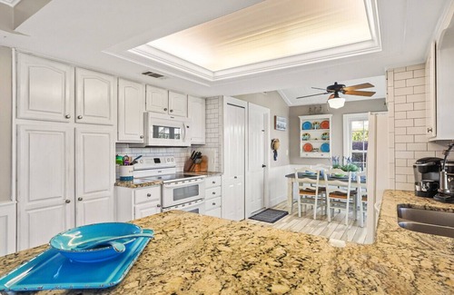 Fort Myers Apartamento | Frente al mar * Piscina * Kayaks * Bicicletas * Equipo de playa * Equipo de pesca * TV de 80 "* WiFi gratis * Costa