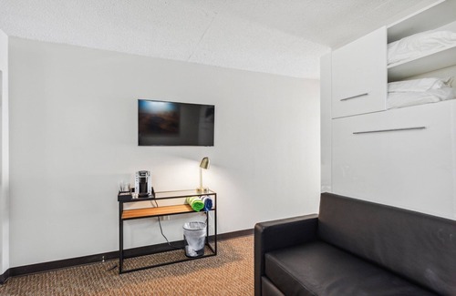 Rehoboth Beach Apartamento | Cape Suites Room 7 - Free Parking!