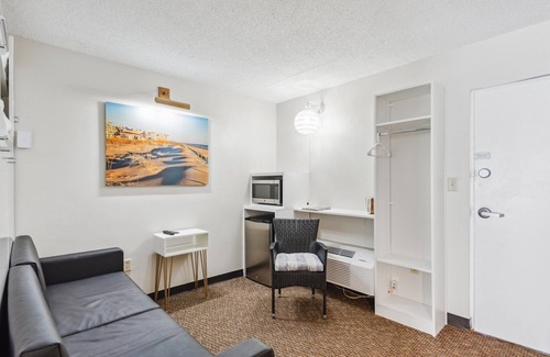 Rehoboth Beach Apartamento | Cape Suites Room 7 - Free Parking!