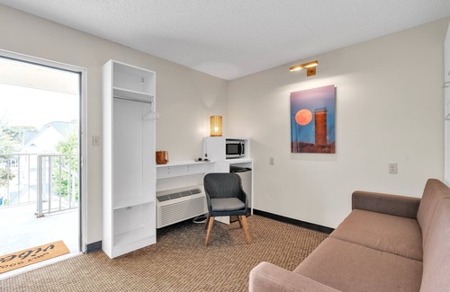 Rehoboth Beach Apartamento | Cape Suites Room 8 - Free Parking!