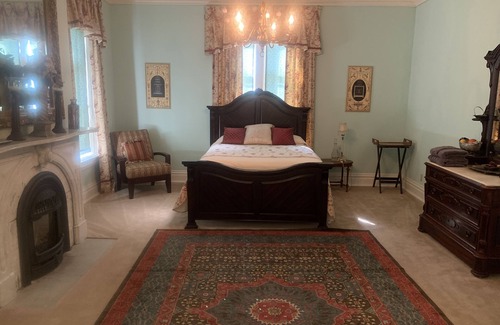 East Dubuque Casa | Capitán Merry Mansion