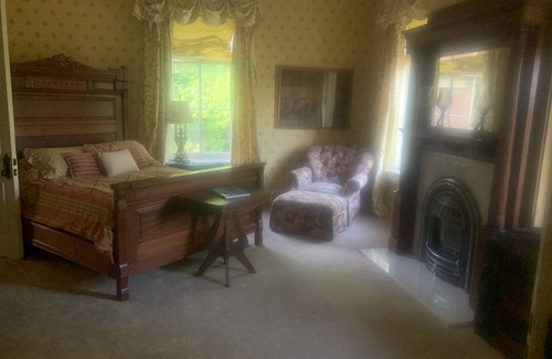 East Dubuque Casa | Capitán Merry Mansion