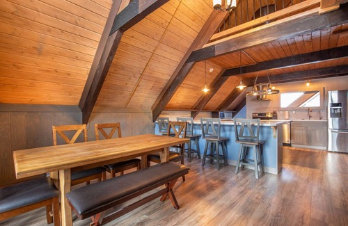 Ocean Shores Hotel | Captain's Quarters - Luxury Apartment in Hotel Near Beach, Jetted Tub, Fireplace, Pet Friendly