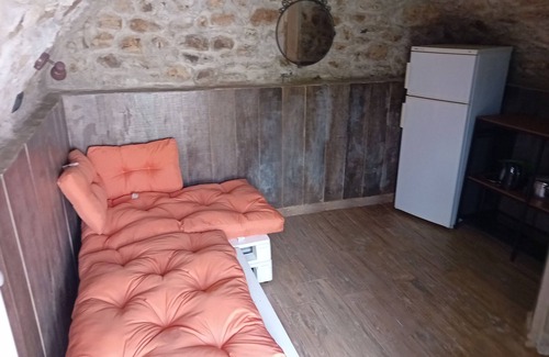 Bene Lario Alquiler De RV | Caravana 'Glamping C Selva Tenda Ciliegio' con vistas a la montaña y jardín compartido