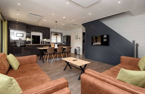 Looe Cabina | Cardinham Lodge (3 bedroom - max 6 occ) - VP8