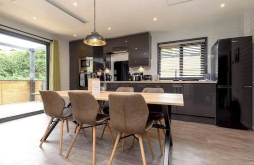 Looe Cabina | Cardinham Lodge (3 bedroom - max 6 occ) - VP8