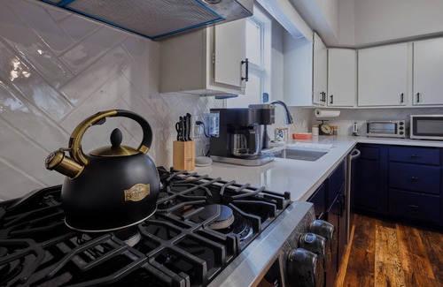 Moraine Cabaña | Carillon Cottage - Modern Comfort & Vintage Design