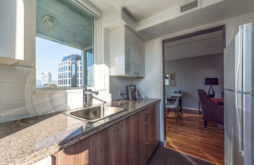 Downtown Vancouver Hotel | Carmana Hotel & Suites