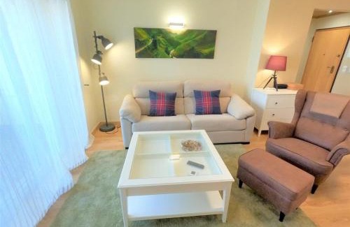 Linda-a-Velha Apartamento | Carnaxide modern T1 apartment w balcony in Carnaxide Oeiras Lisbon