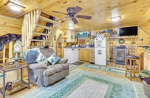 Carrollton Apartamento | Carrollton Cabin w/ Patio & Fire Pit!