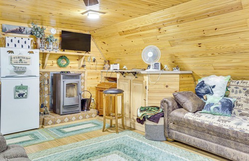 Carrollton Apartamento | Carrollton Cabin w/ Patio & Fire Pit!