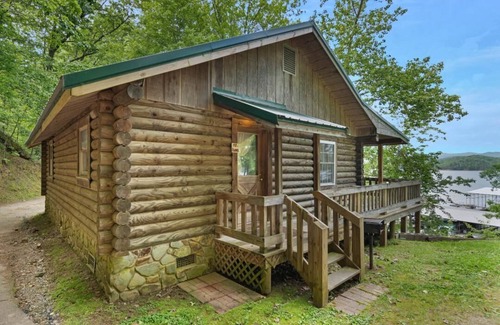 Tate Cabina | Carters Lakeside Log Cabin #1. Located in Carters Lake Marina, with boat slip !